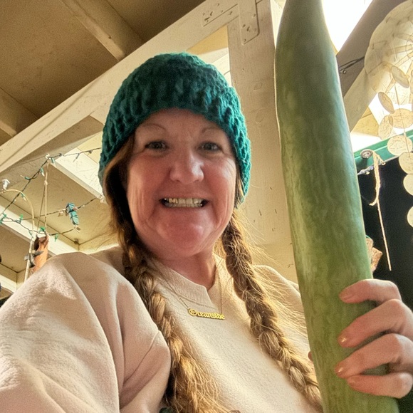 Meet your Posher, Joanna - Picture 2 of 2